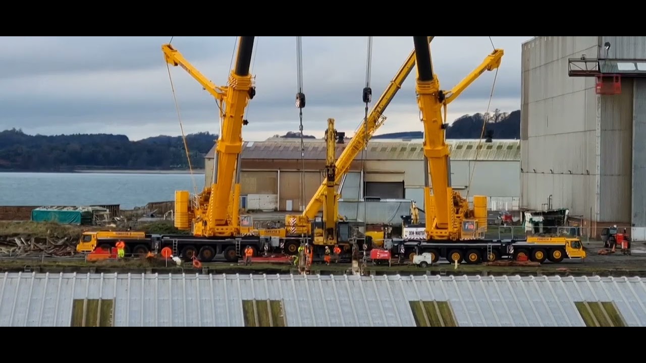 Burntisland crane lifted out the water Saturday 17th December 2022
