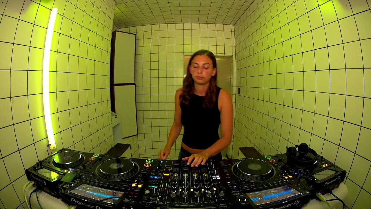 Bella Claxton | H&Ouml;R - Sep 5 / 2023