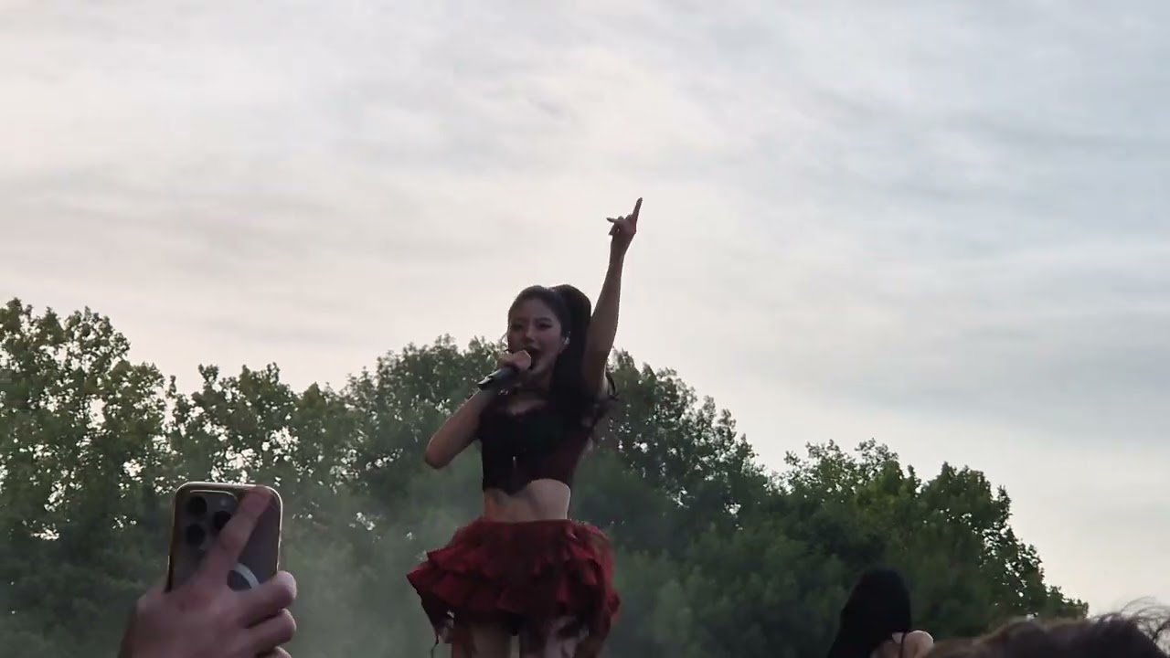 KISS OF LIFE - Gentleman [Sziget Festival FANCAM 20250806]