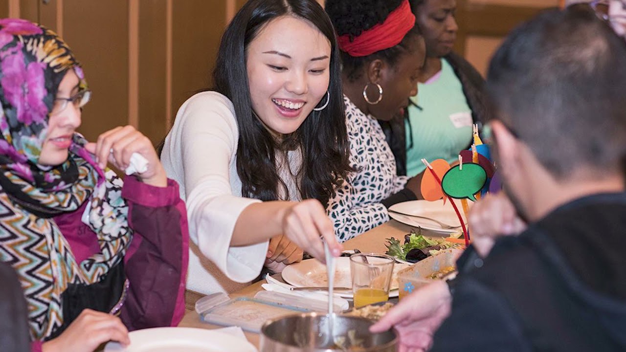 The Welcome Dinner Project | Join a Welcome Dinner!