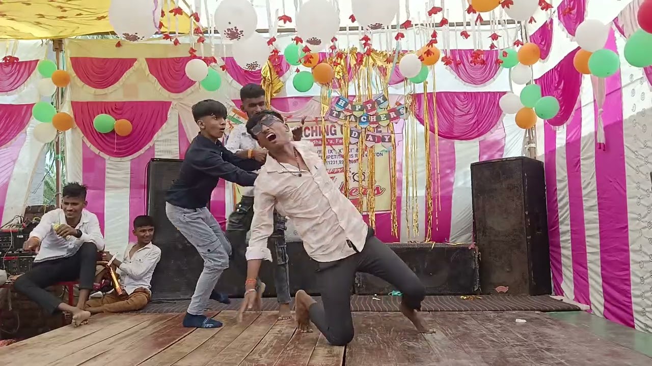 किस क्लास में पढ़ते हो ,आदित्य क्लास सिक्स में पड़त है