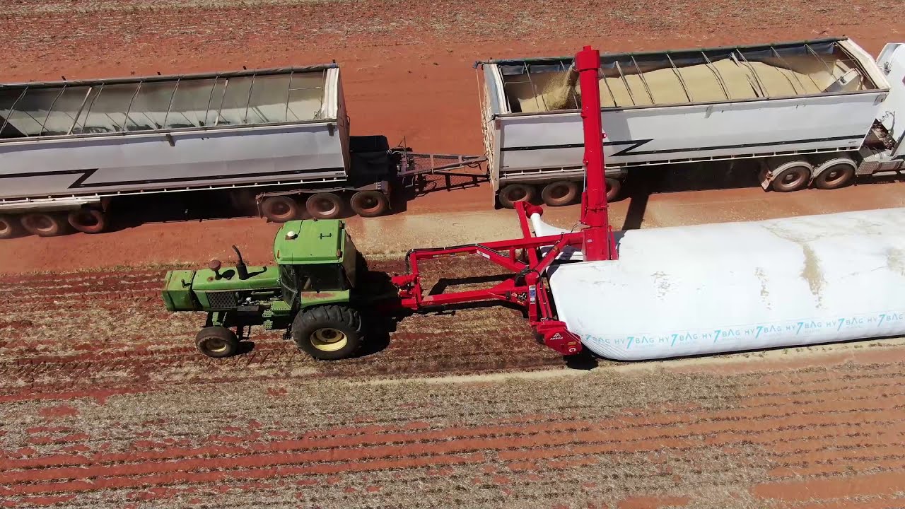 Silobag Extraction Akron outloader