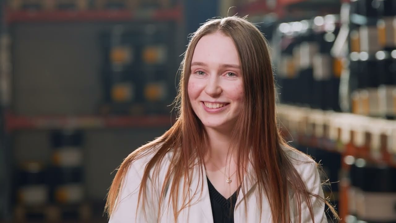 Wenn Präzision auf Leidenschaft trifft – ein Blick in unser Labor mit Lara Meilinger