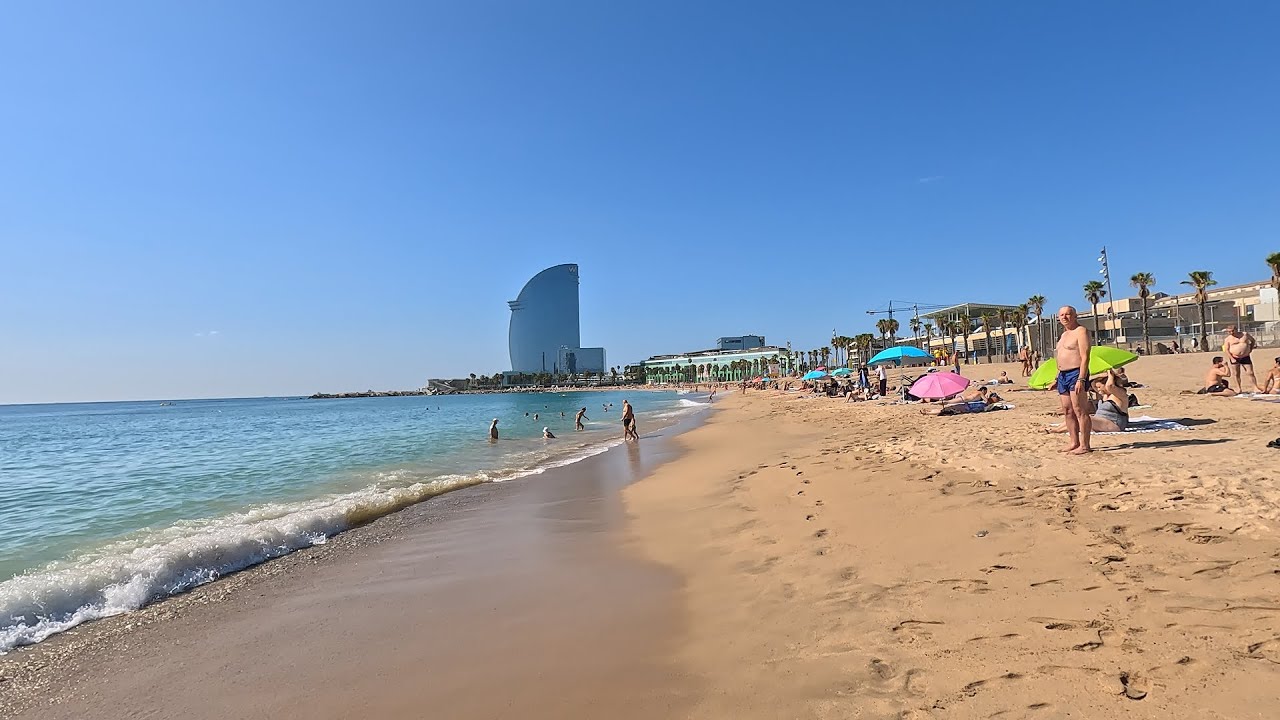 Barcelona Beach Summer 2025 Walking Tour (Playa de la Barceloneta Beach) [4K]