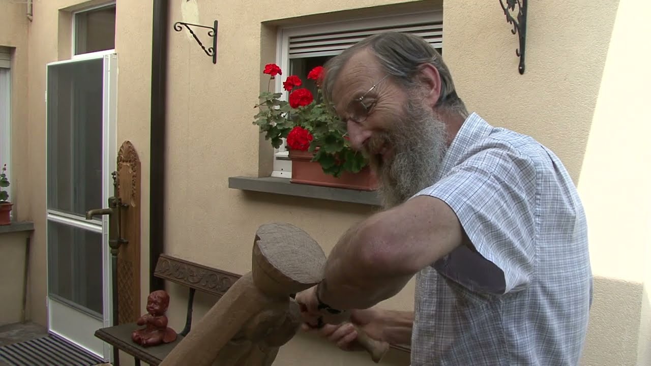 Scherpenheuvel Bedevaart  Jan beeldhouwt een Mariabeeldje