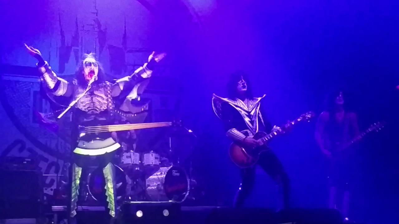 KISS FOREVER BAND-God Of Thunder-Blood spitting-Drumsolo