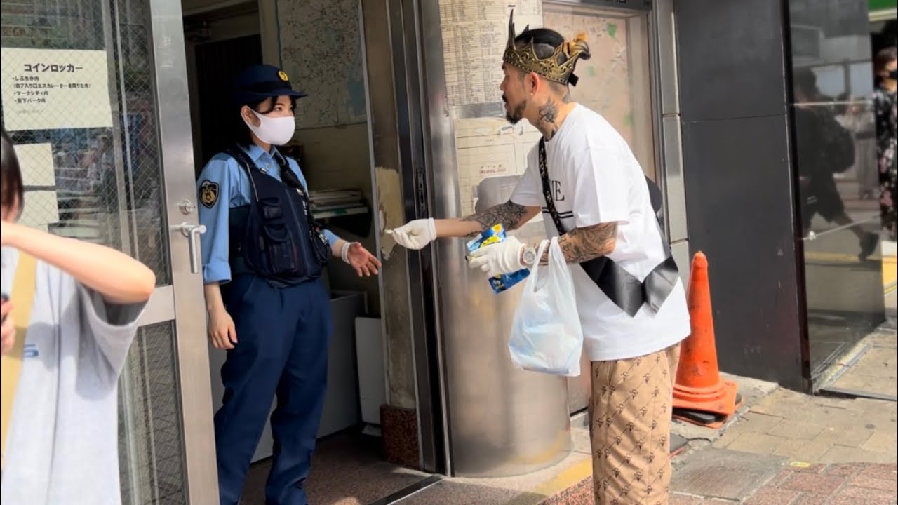 SHOが美人警察官に熱中症予防で塩分タブレットを渡そうとしたら！？【ヤクブーツはやめろ2023熱中症対策運動】