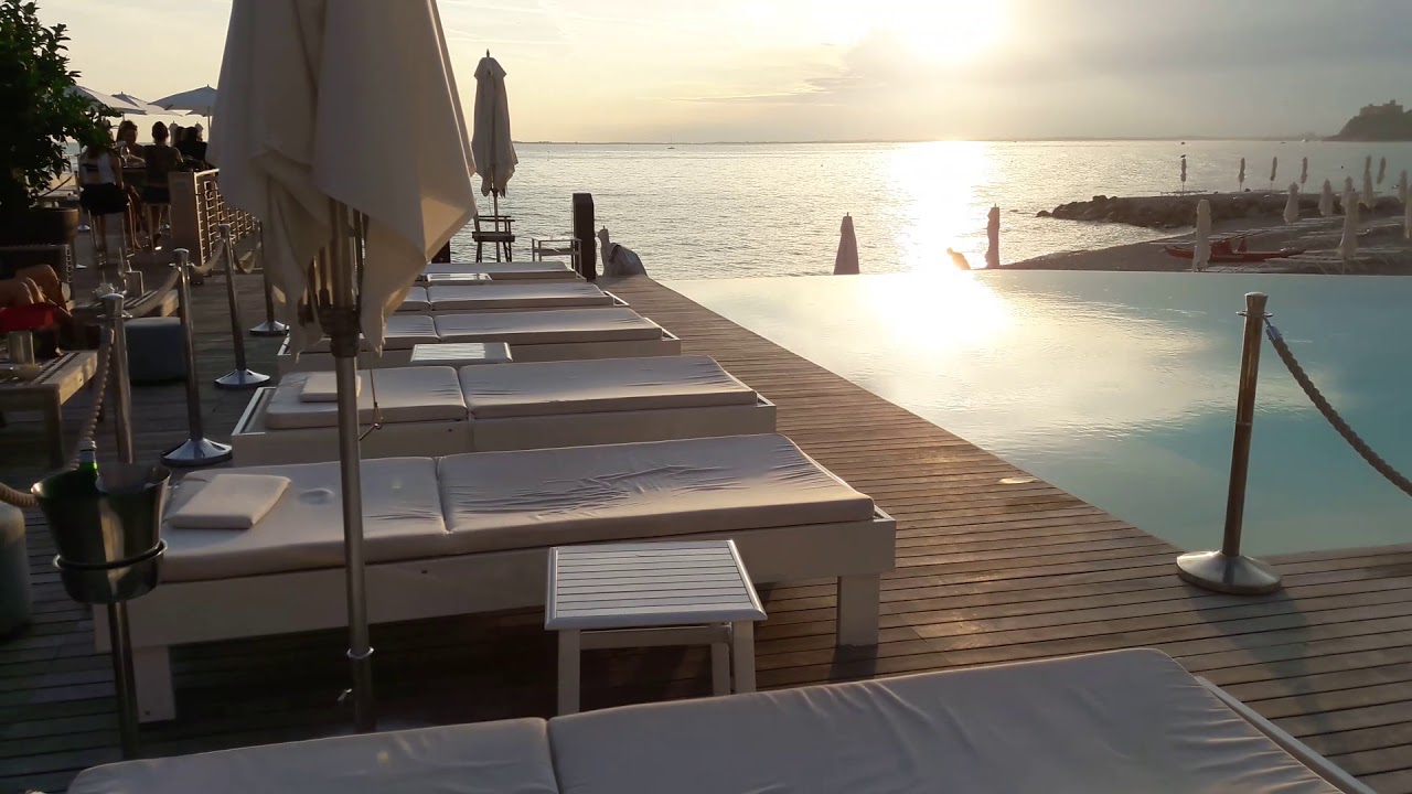 Schwimmbad und Kafferbar  Club im Porto piccolo Trieste Italien  07.09.2018