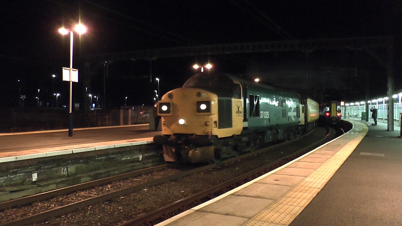 37025 on Structure Gauging Train Departs Gourock - December 2016