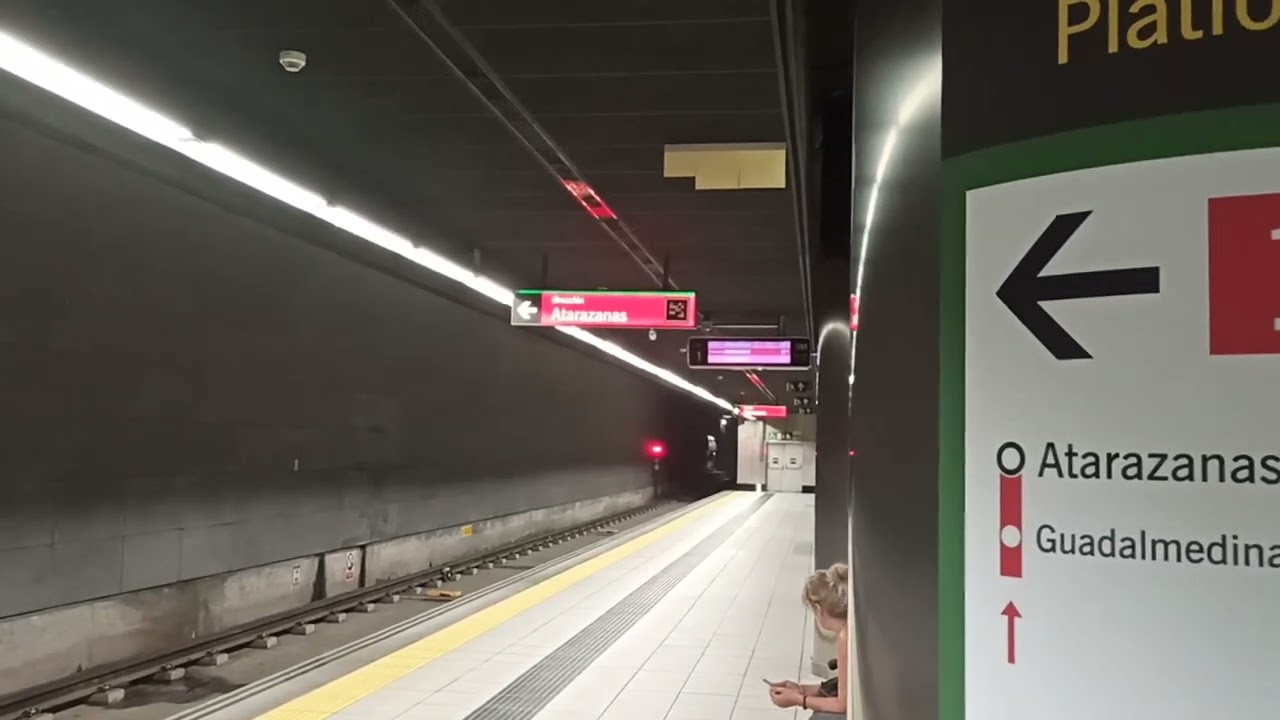 Метров в Малага.Посадка с ж/д вокзала метро