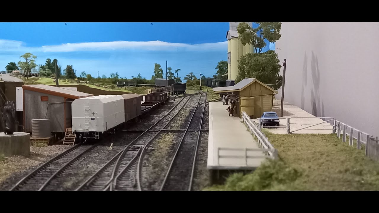 The use of discrete mini-scenes to create the Burrawon diorama.