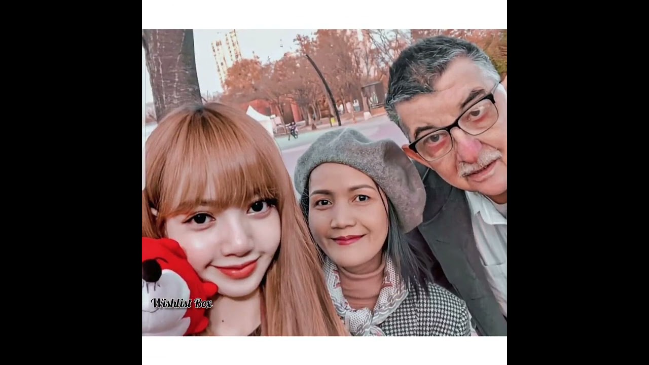 ❣️ Lisa's mom and dad #family 🥰🌈#shorts #lisa #blackpink