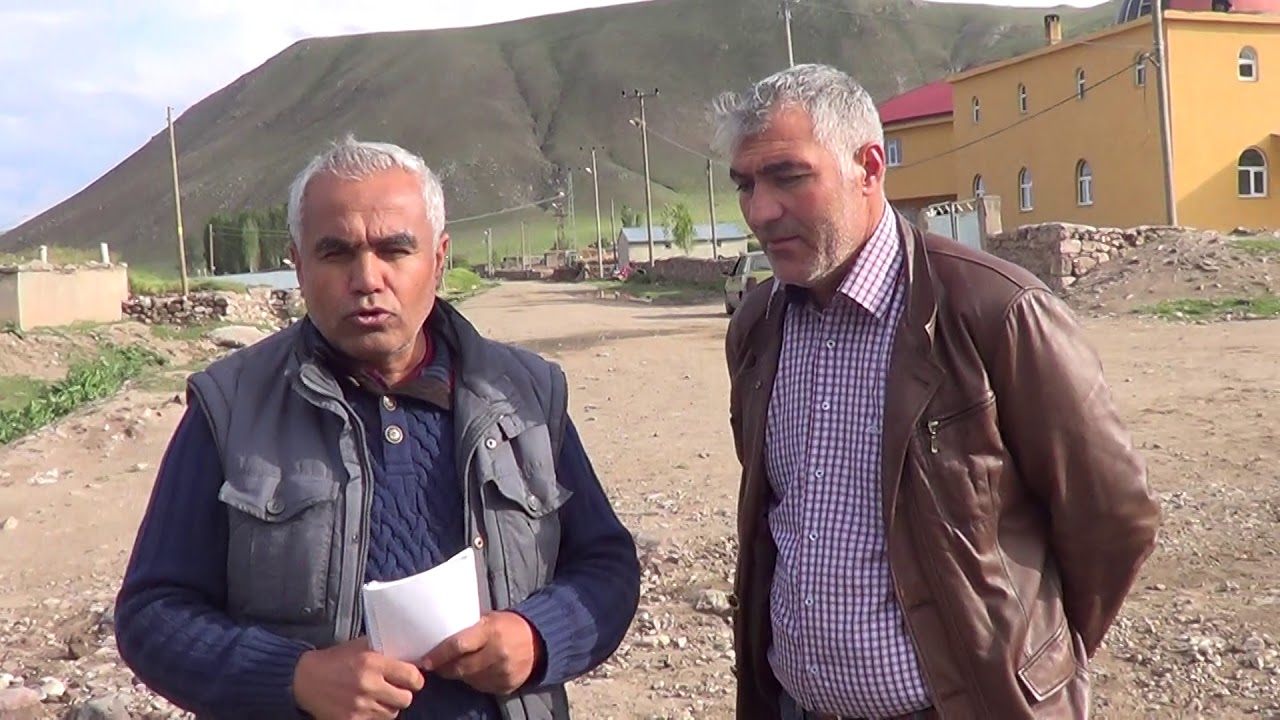 AĞRI DOĞUBEYAZIT KALECİK KÖYÜ MUHTARI ZEKİ ÜSTÜNDAĞ, KÖY İÇİ YOLLAR DEREYE DÖNMÜŞ