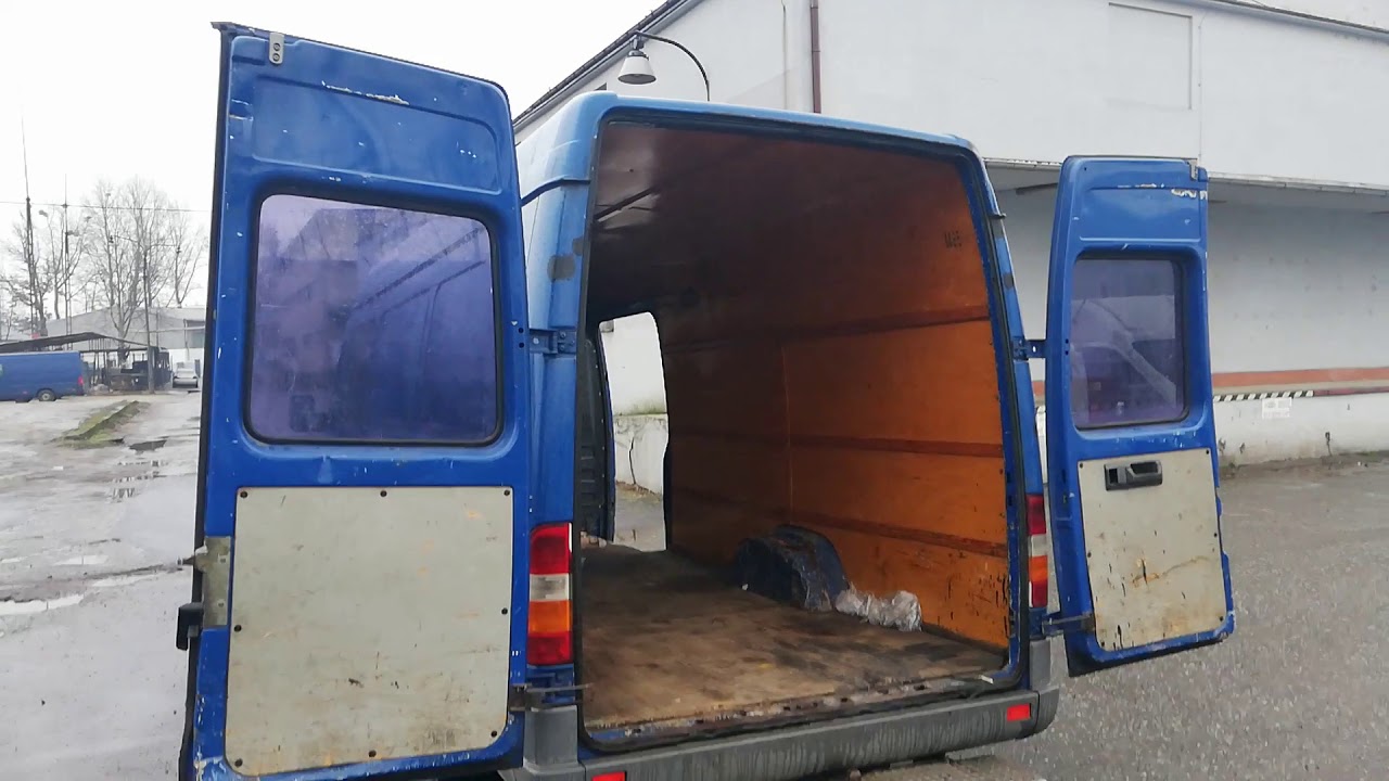 Mercedes Sprinter 313CDI - walk around, cold start, driving on the parking spot.