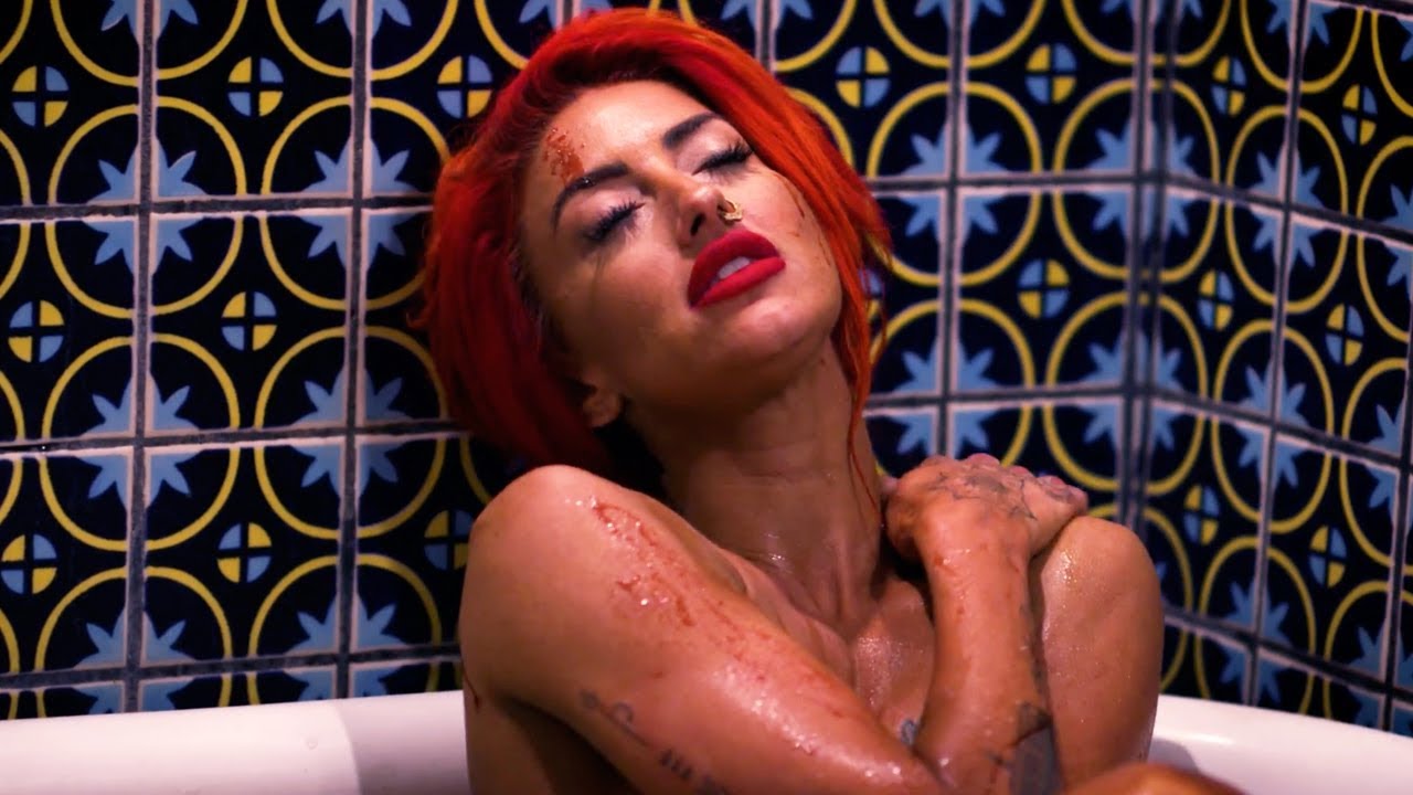 Neon Hitch - I Know You Wannit [Official Video]