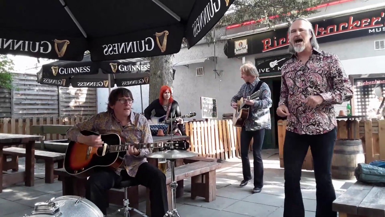 Ein kleiner Videogru&szlig; von Berlin Beat Club aus dem Rickenbacker's-Biergarten, Mai 2020.