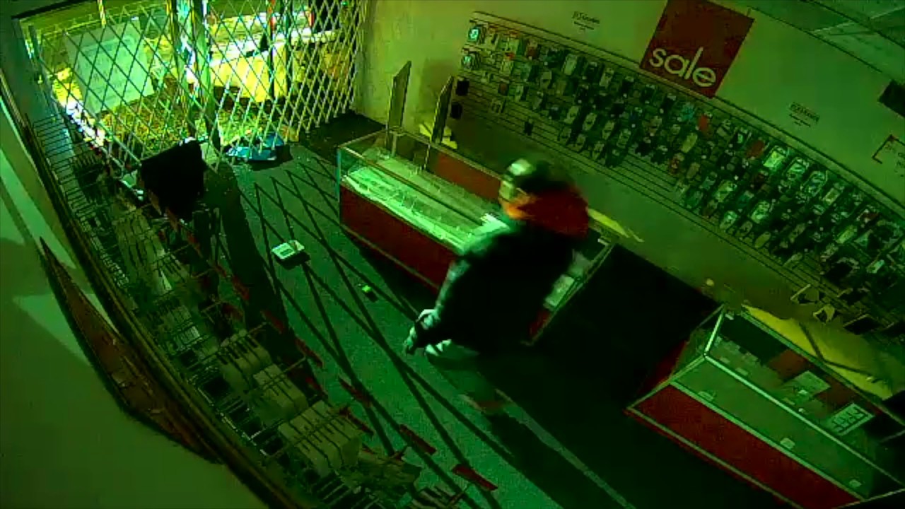 Thief Trapped Inside Cell Clinic Phone Store
