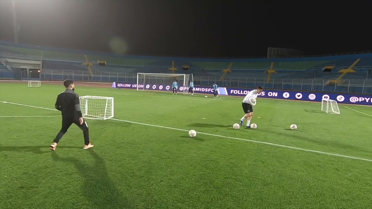 Goalkeeper Training ●  Back Pass © 4GK