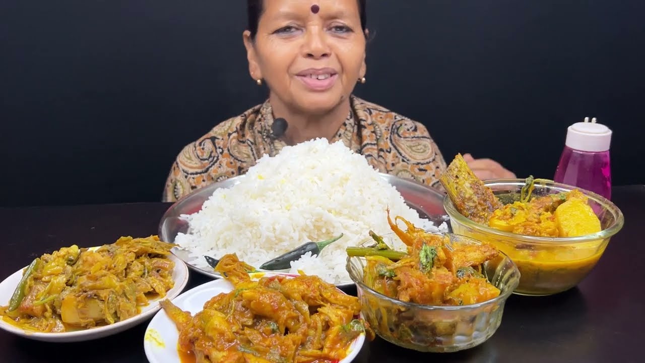 BIGBITES,EATING RICE WITH AMUDE CHORCHORI, BADHAKOPI,BELE MACHER JHAL, RUI MACHER JHOL,COMFORT FOOD.