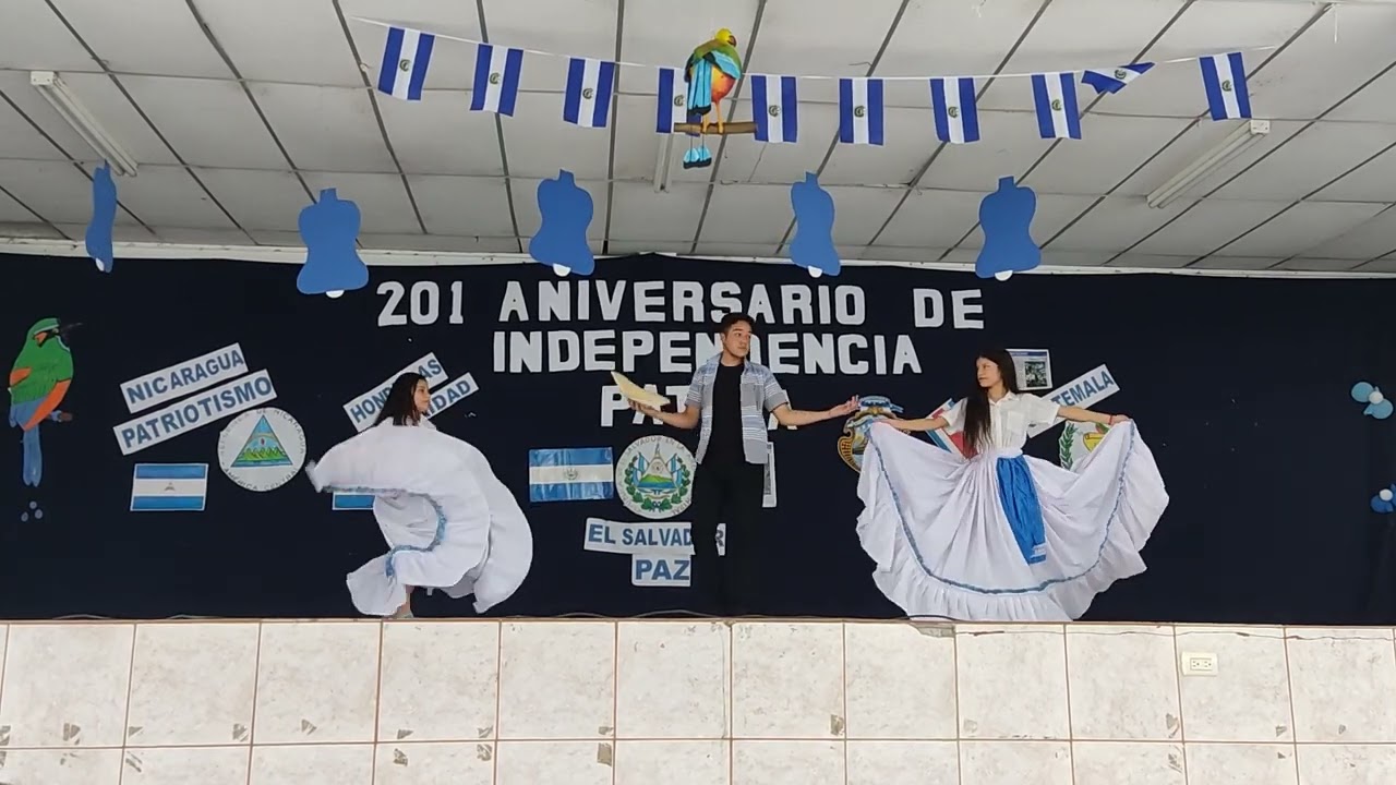 Salvadoreña coreografía en la culminación del mes cívico del Centro Escolar Alberto Menjívar 2022