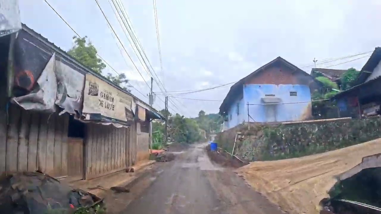 Jalan di kampung Banjarsari kandangan Temanggung