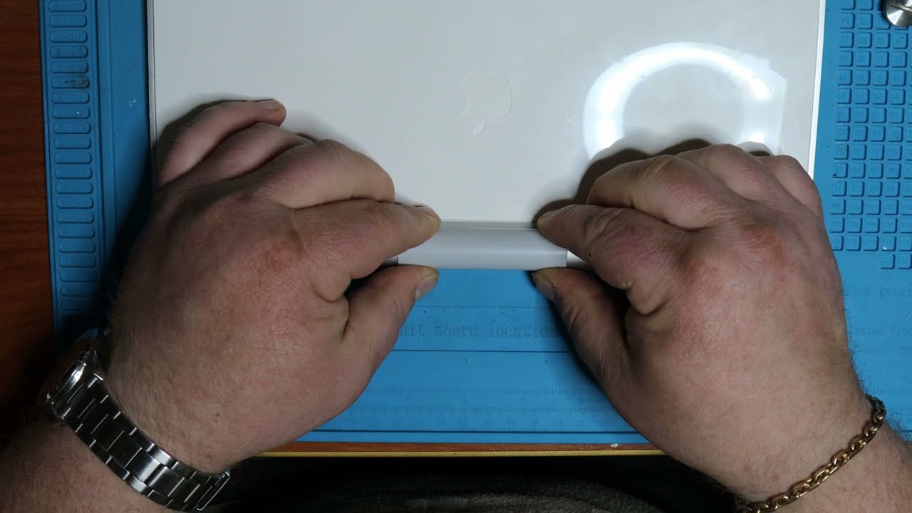 Apple Wireless Keyboard remove stuck battery