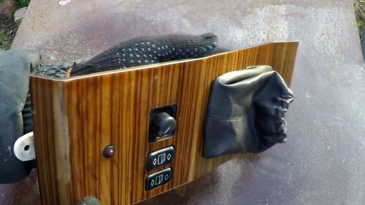 Restoring the classic Mercedes-Benz 124 console with your own hands