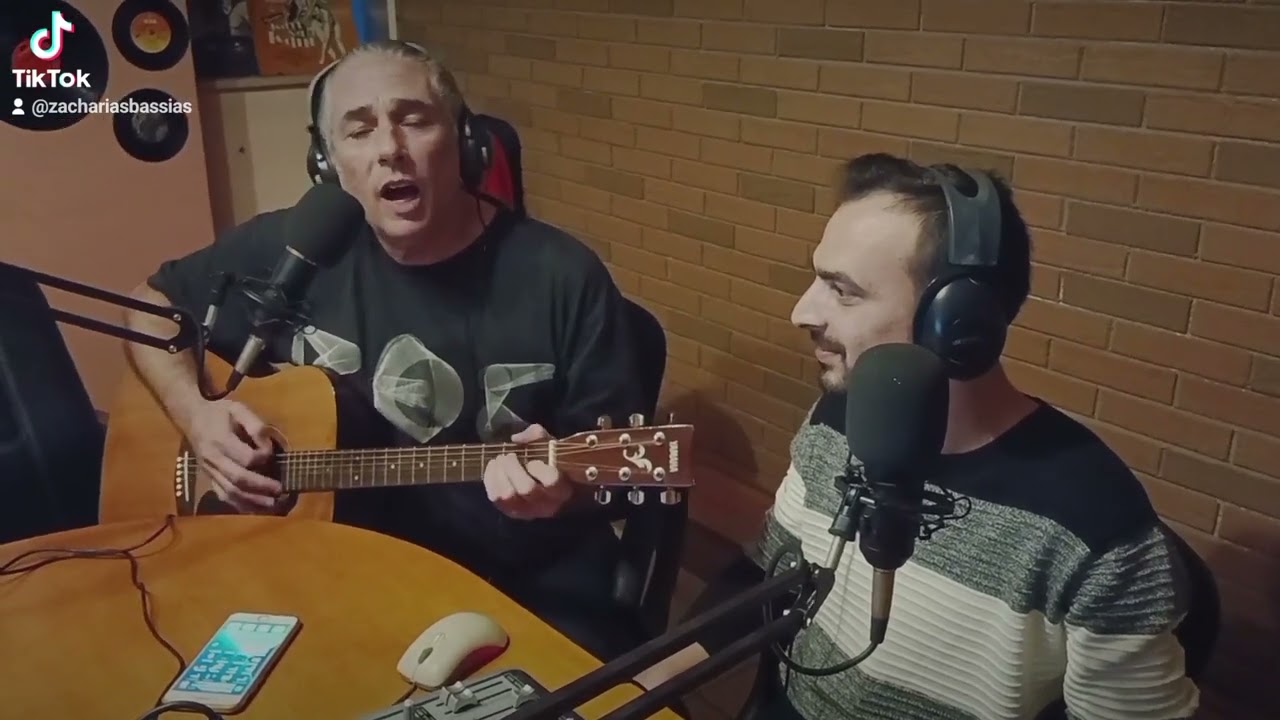 Παναγιώτης Μπερλής (Διάφανα Κρίνα) - Μέρες Αργίας Live στο Μουσικοκεντρικό τετ α τετ