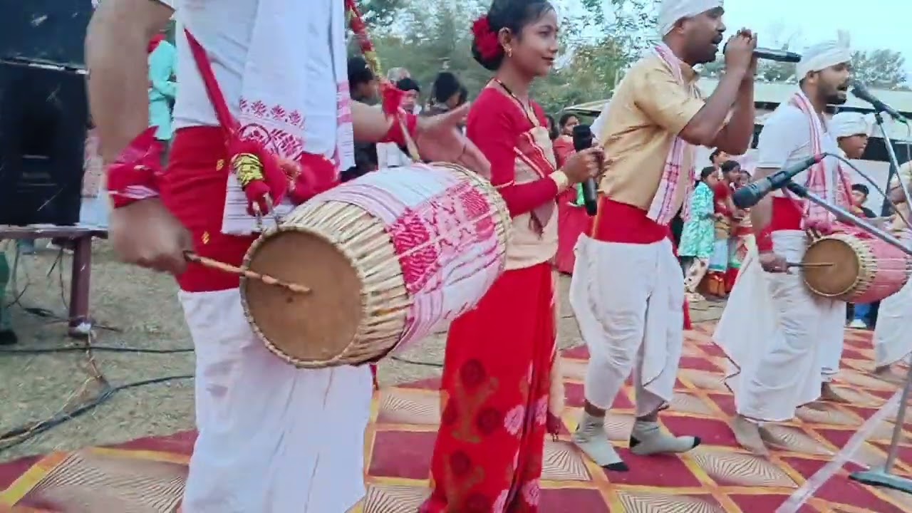 Bihu Dance at Barpathar | বিহু নাছ বৰপথাৰ