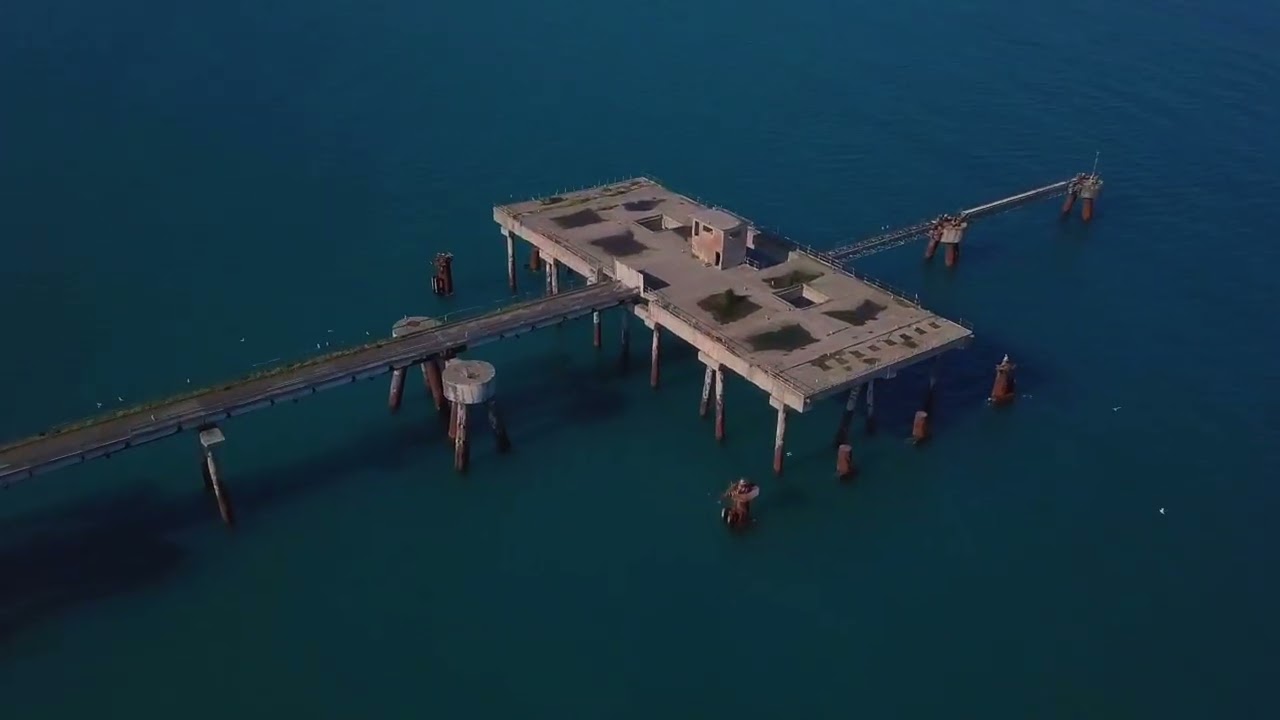 Pontile abbandonato zona industriale Asicat Lamezia Terme , golfo di Sant'Eufemia ex-Sir