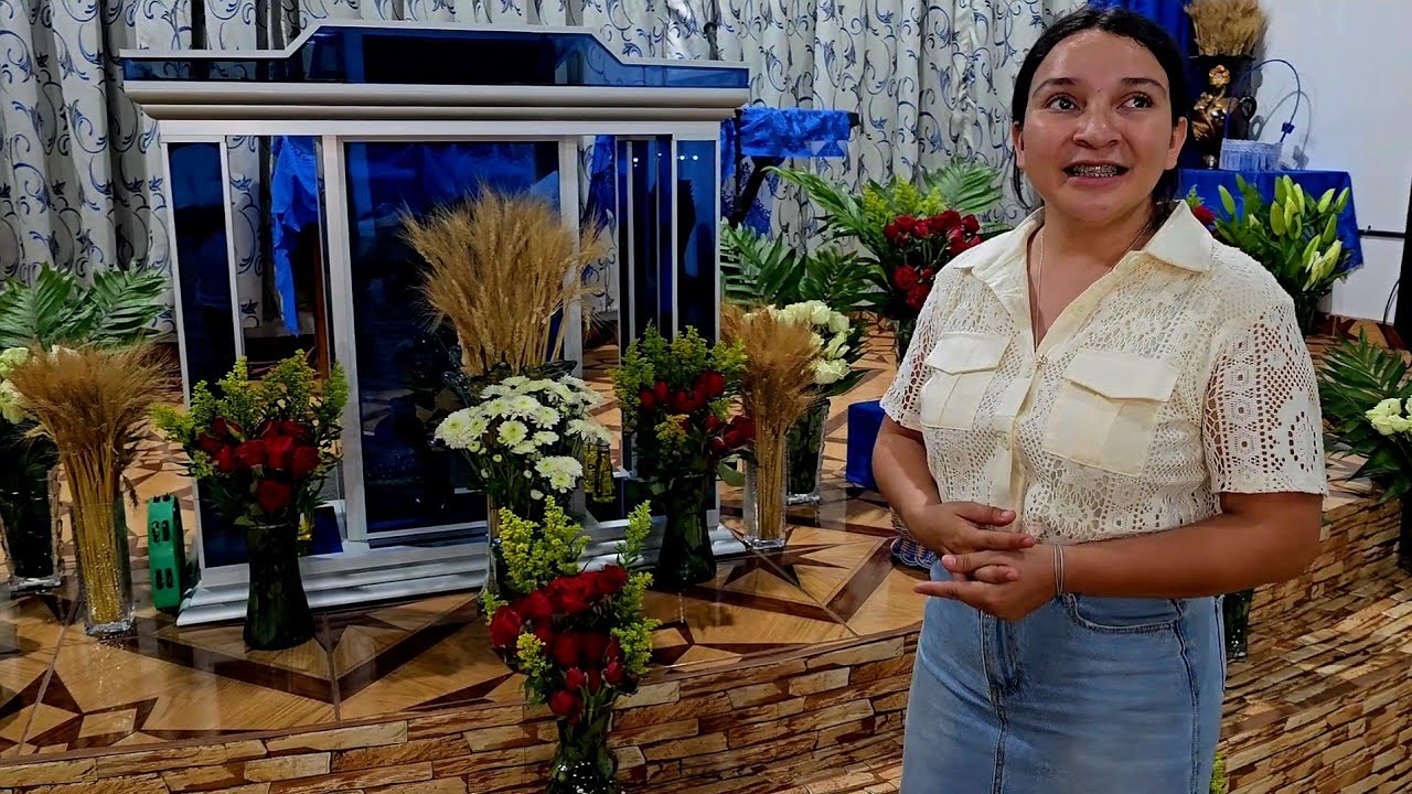 ¡Mira! Que Bella Quedó el Altar de Dios, ¡Lleno de Flores!