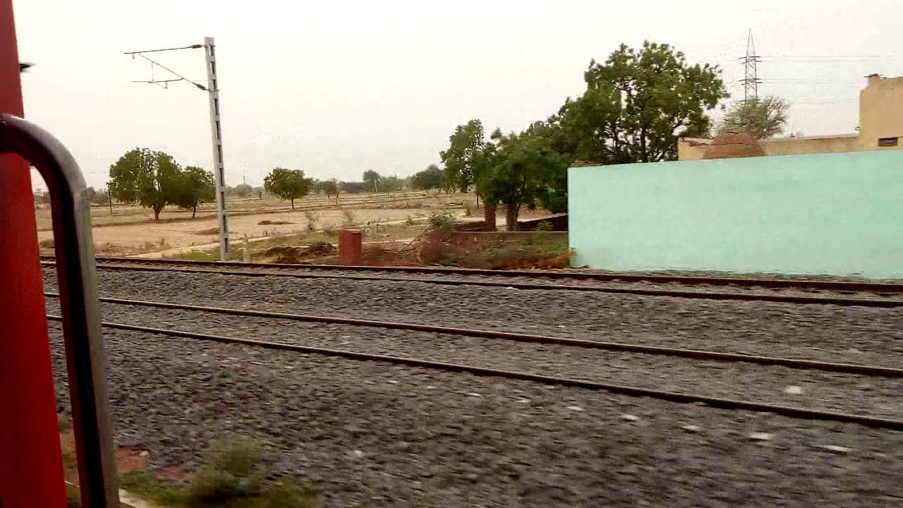 12553 vaishali exp full speed near tundla jn.