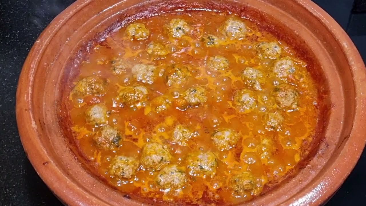 طاجن الكفتة و المطش معتبر و لديد                              tajine boulettes de viande hachée