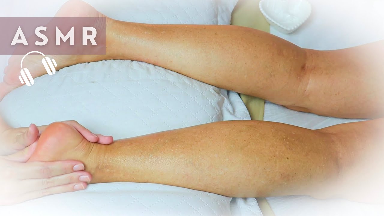 🎧 [ASMR] MASSAGEM RELAXANTE NAS PERNAS