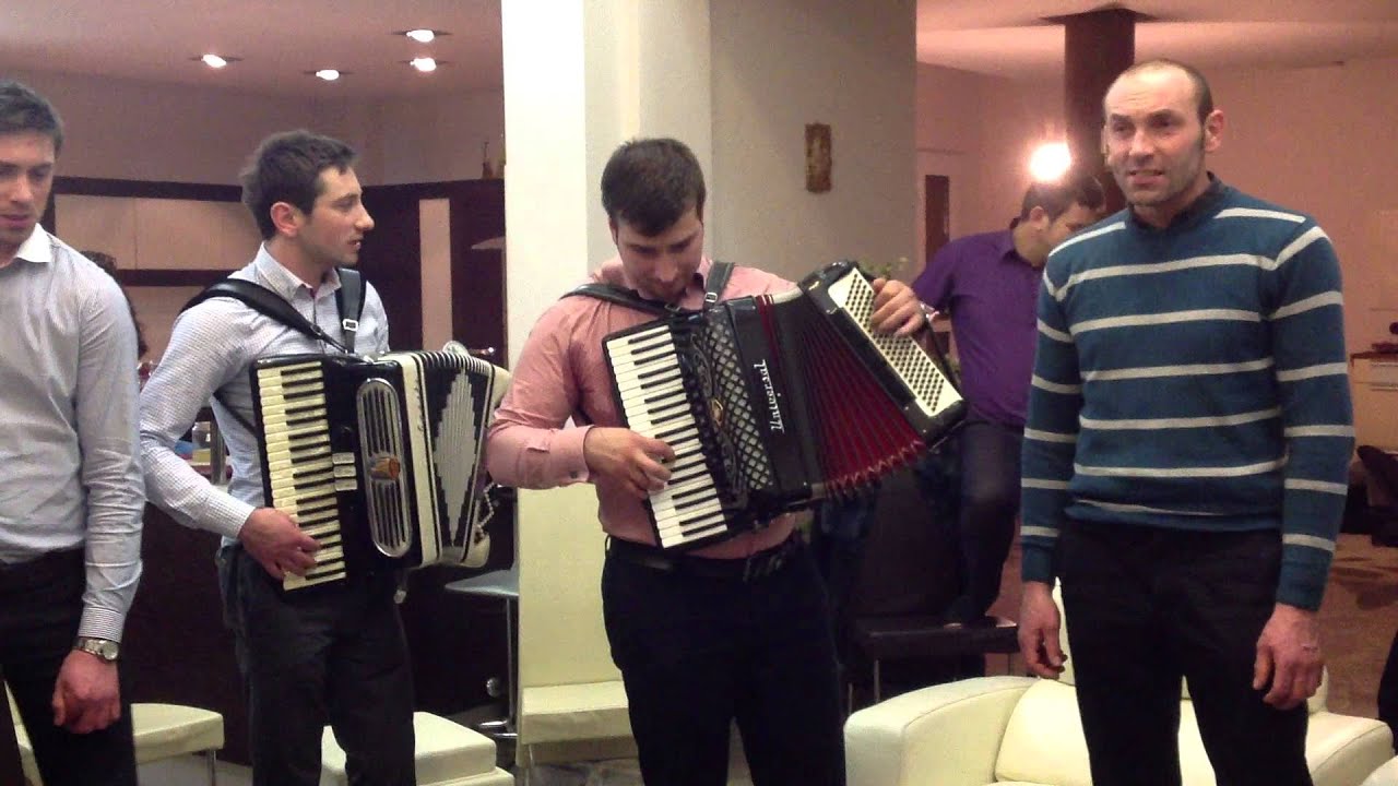 cantare,,, fecioare intelepte cu candela aprinsa fratii ursaiuc  si costel