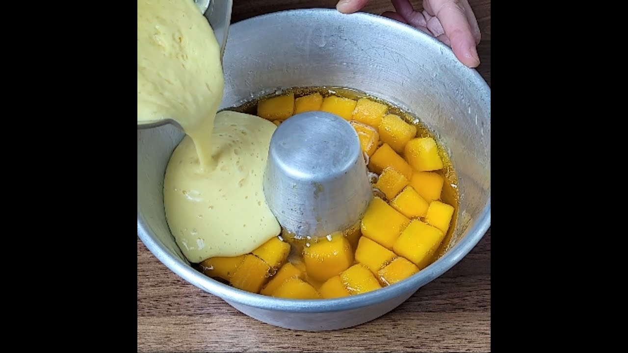 Se tiver manga, faça essa sobremesa de gelatina de abacaxi e pedaços de manga!