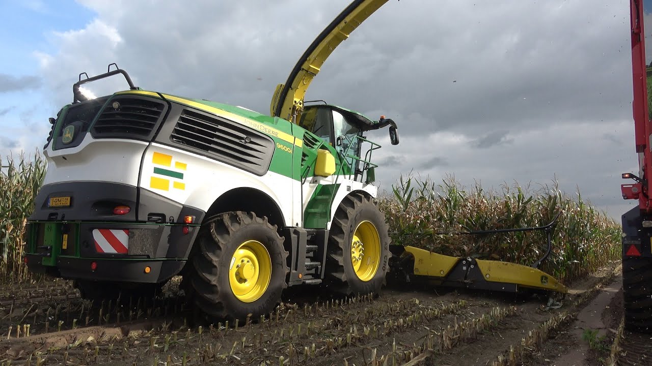 Mais hakselen met een 12 rij John Deere 9600i demo hakselaar van GroeNoord (2023)