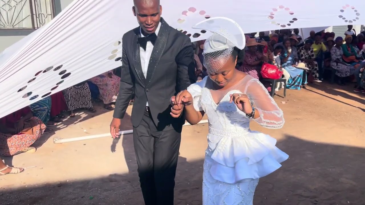 Newly Weds Mr and Mrs Mokgari first Dance (Wedding Reception)