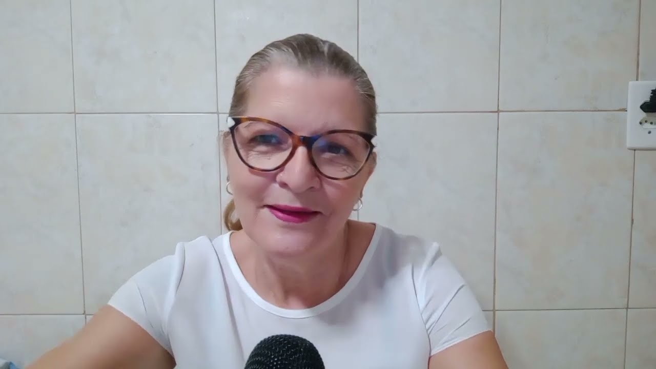 ASMR - CANTANDO PARA RELAXAR 🥱😴