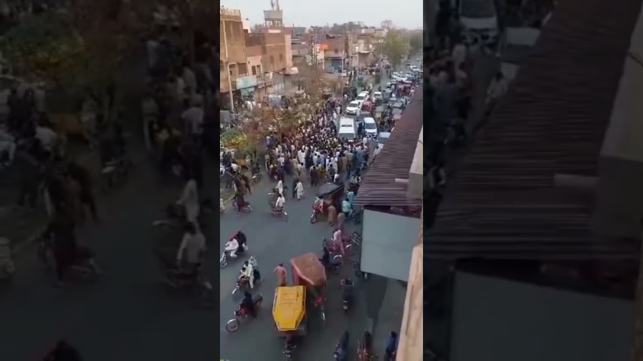 Door Accident Faislabad 😨😥 #viralshort #youtubeshorts #shorts #accident#faisalabad