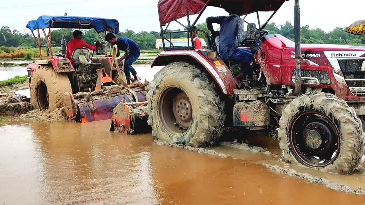 লাল রঙের দুটি ট্রাক্টর ফেঁসে গেছে 😡 tractor stuck in mud how to get unstuck 😡