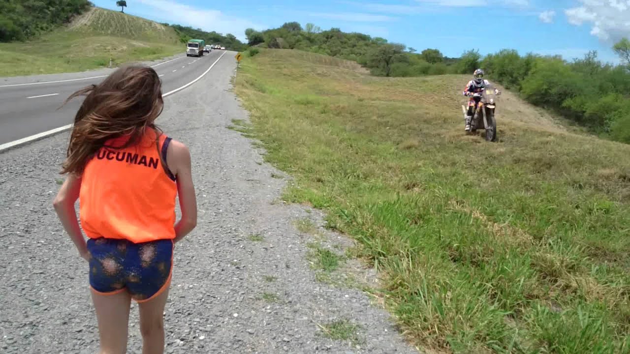 MARC COMA se detiene a saludar -RN 9- Tucumán 2015