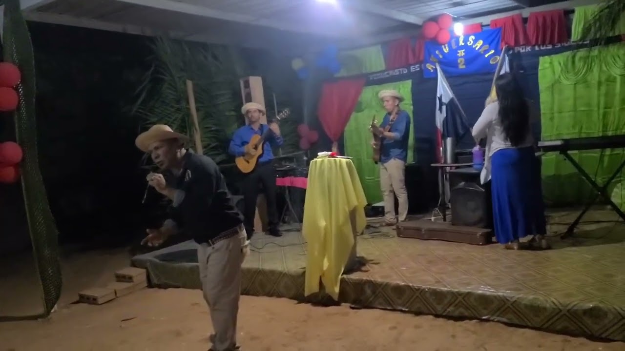 CANTA BERNARDO RODRÍGUEZ Y DAMARIS GONZÀLES, DESDE LAJEROS LA COMARCA.