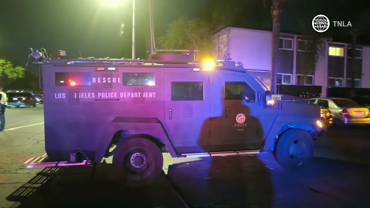 LAPD SWAT - Suspect With Assault Rifle in  Reseda