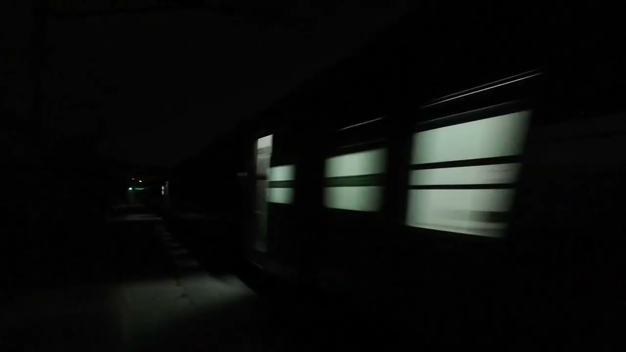 12554-VAISHALI EXPRESS🔥🔥THRASHES ANVT IN NIGHT FULL SPEED#viral#viral_video#trending#indianrailways