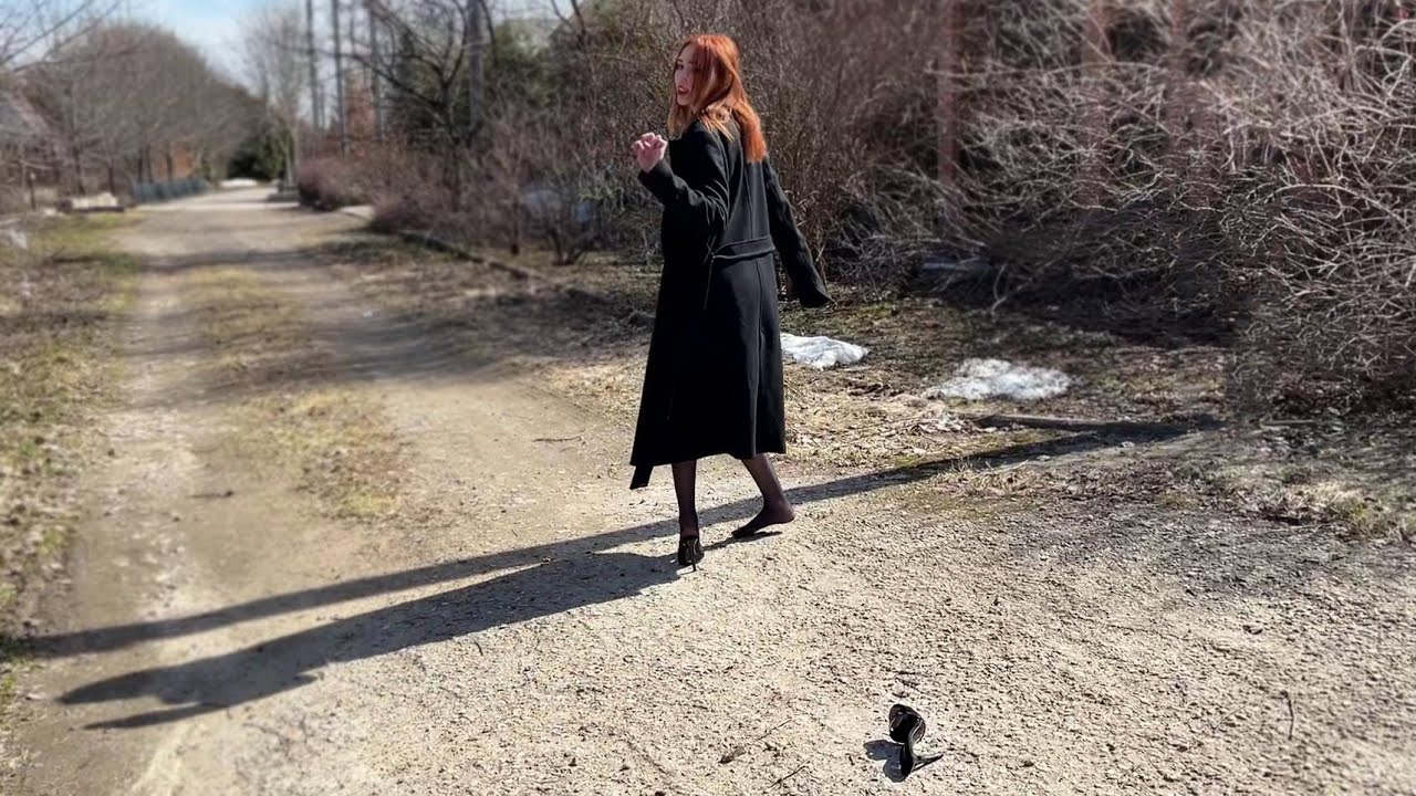 Alina losing high heels mules, losing shoe walking, lost high heels, losing mules on a road (# 1021)