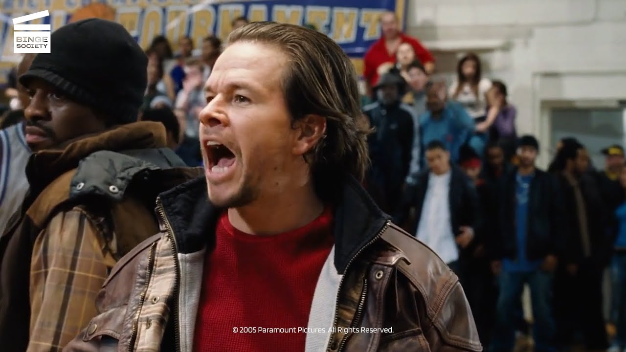 Quatre Fr&egrave;res : Interrompre le match de basket pour questionner l&rsquo;audience (CLIP HD)