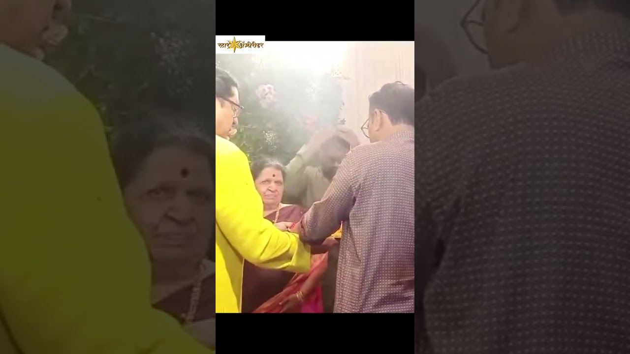 RAJ THACKERAY HOME GANPATI AARTI &ndash; RAJ THACKERAY & FAMILY