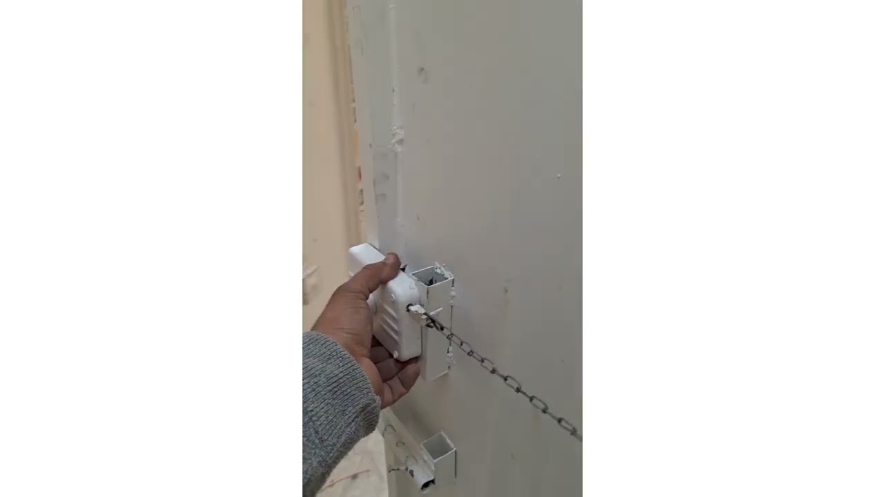 آموزش کامل نصب قفل زنجیری برای درب بیرون باز شو