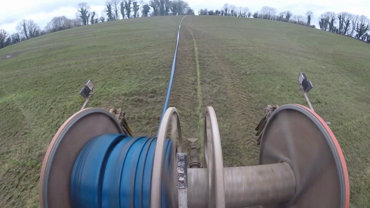 Umbilical system, rolling up pipes
